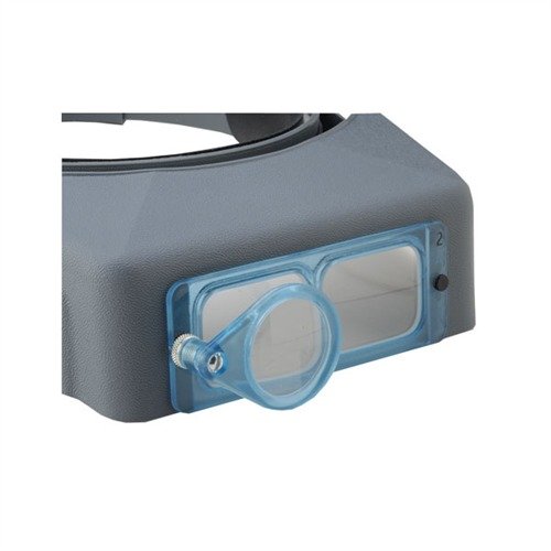 El OPTILOUPE se acopla fácilmente a tu OptiVISOR, ofreciendo hasta 6X de magnificación y se puede mover a un lado cuando no lo necesites.