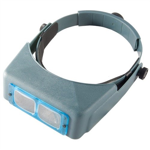 El OPTIVISOR No. 7 ofrece un diseño ligero y cómodo, lentes de vidrio óptico ajustables, y se adapta fácilmente sobre tus gafas para una visión precisa.