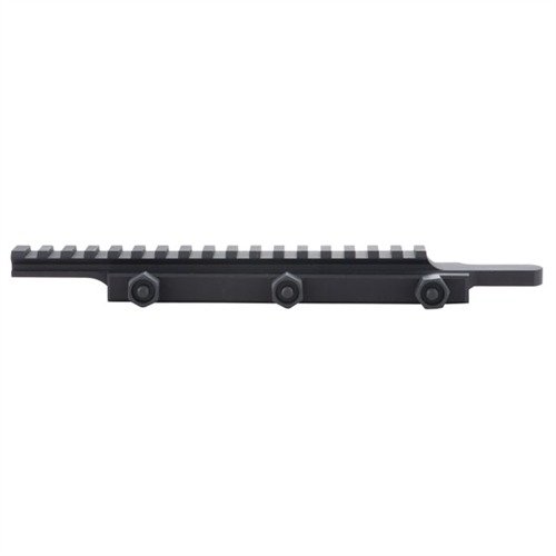 El AR-15/M16 EXTENDARISER eleva tus ópticas para una adquisición rápida de objetivos, ofreciendo más longitud y comodidad en el tiro.