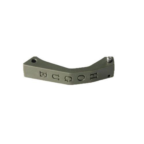 El guardamonte contorneado de polímero AR-15 de HOGUE ofrece una mejor ergonomía y comodidad, disponible en colores Flat Dark Earth, O.D. Green y negro.