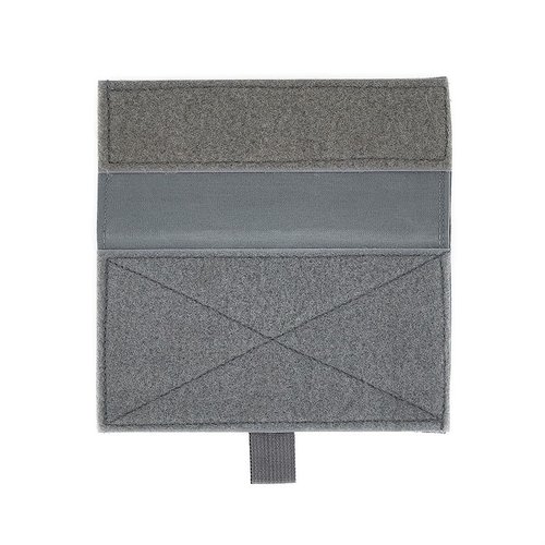 La Full Flap cubre completamente el bolsillo frontal del Micro Fight, ideal para usarlo como GP Pouch cuando no necesitas cargadores de pistola.
