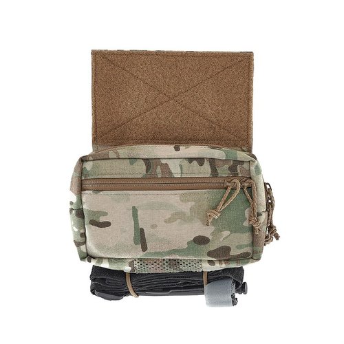 El OTB SACK Pouch es un fanny pack táctico versátil, con drenaje rápido, fácil acceso y compatible con sistemas de carga, ideal para operaciones en el agua.