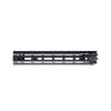 El sistema RIS III de Daniel Defense ofrece un diseño de cañón flotante, construcción de aluminio de grado aeronáutico y 7 puntos de sujeción M-LOK para accesorios.