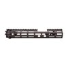 El sistema de rieles RIS III de Daniel Defense ofrece un diseño liviano, construcción de aluminio duradero y 7 puntos de sujeción M-LOK para máxima versatilidad.