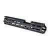 El sistema RIS III de Daniel Defense ofrece un diseño de cañón flotante, construcción de aluminio de grado aeronáutico y 7 puntos de sujeción M-LOK para máxima versatilidad.