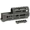 Los handguards AK Alpha Series de Midwest Industries son ligeros, ajustables y permiten múltiples configuraciones, todo sin modificar tu AKM.