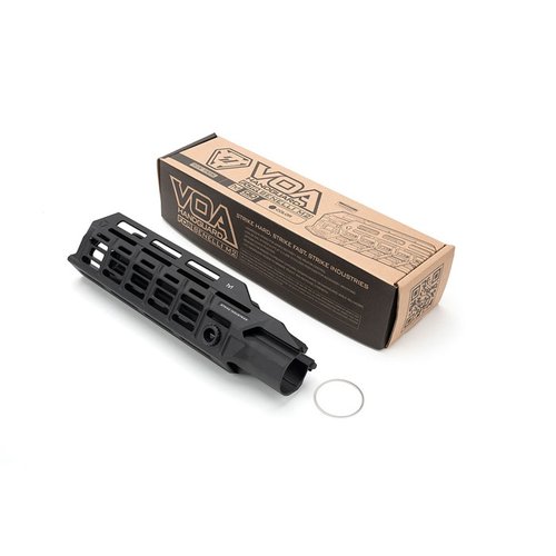 Mejora tu Benelli M2 con el handguard de Strike Industries: ligero, resistente, con diseño ergonómico y 9 ranuras M-LOK para accesorios.