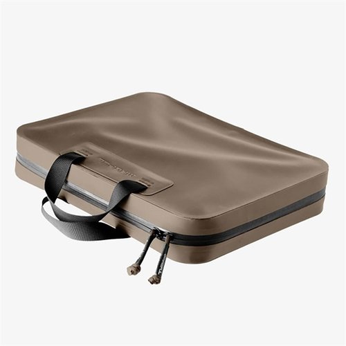 El DAKA Double Pistol Case es resistente, impermeable y perfecto para transportar hasta dos pistolas y ocho cargadores, con protección EVA y múltiples bolsillos.