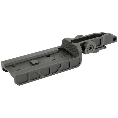 El AK ALPHA MINI DOT MOUNT T2 permite montar red dots en AK47/AK74 sin modificar el arma, con diseño rígido y miras de hierro integradas para co-witness.