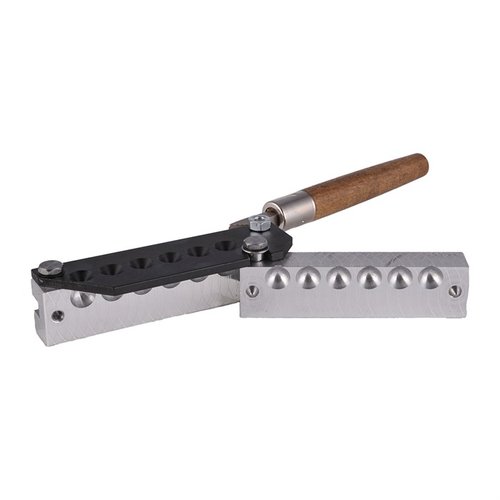 El molde de seis cavidades Lee produce balas redondas de .490" y 176.61 gr, ideal para tu rifle de 50 Cal, asegurando precisión y eficiencia.
