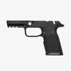 Mejora tu SIG P320 con el EHG SG9: diseño ergonómico, riel Picatinny, funda de revista ampliada y liberación reversible, todo en un marco resistente y ligero.
