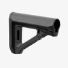El MOE RL Carbine Stock de MAGPUL ofrece ajuste de LOP sin interrumpir la posición de la mejilla, mayor comodidad y un diseño A-frame resistente y elegante.