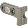 El Presscheck Barricade Stop de Sons Of Liberty Gun Works es un accesorio MLOK que combina un Barricade Stop y un QD Sling Mount, optimizando tu movilidad y espacio.