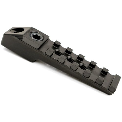 El Diving Board de AREA 419 para montura táctica ofrece una sujeción segura, durabilidad superior y versatilidad para accesorios como niveles y láseres.