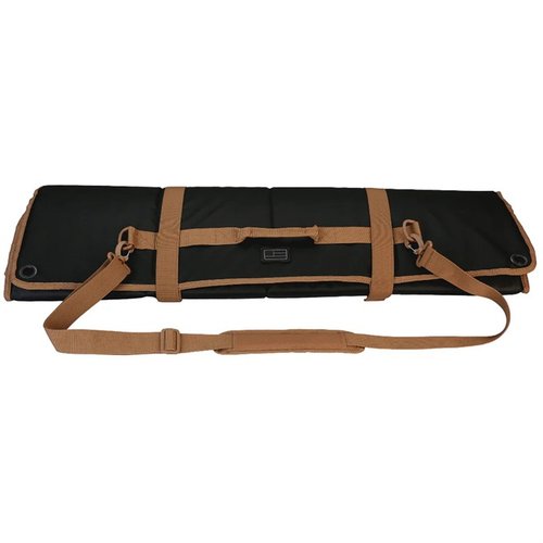 La Evolution Tactical Competition Shooting Mat ofrece comodidad, resistencia al agua, almohadillas para codos y rodillas, y grommets para asegurarla en el suelo.
