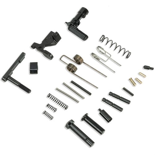 Completa tu AR-15 con este kit básico de piezas inferiores que incluye todo lo necesario, excepto el martillo y el gatillo, para un ensamblaje fácil y eficiente.