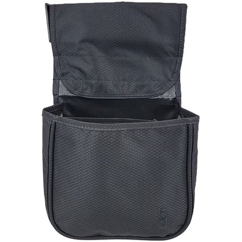 El pouch dividido de BOB ALLEN es ligero y duradero, con dos compartimentos para cajas de cartuchos y un cinturón ajustable de 2" de 26" a 50".
