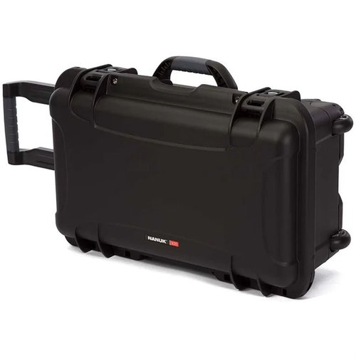 La NANUK 935 es una funda rígida impermeable, ligera y resistente, perfecta para proteger tu equipo en cualquier aventura, con ruedas y manijas retráctiles.