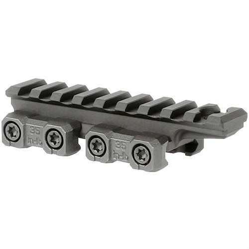 Los MK2 1913 Risers ofrecen una solución de montaje robusta y versátil, con alturas ajustables y materiales duraderos, ideales para tus ópticas y accesorios.