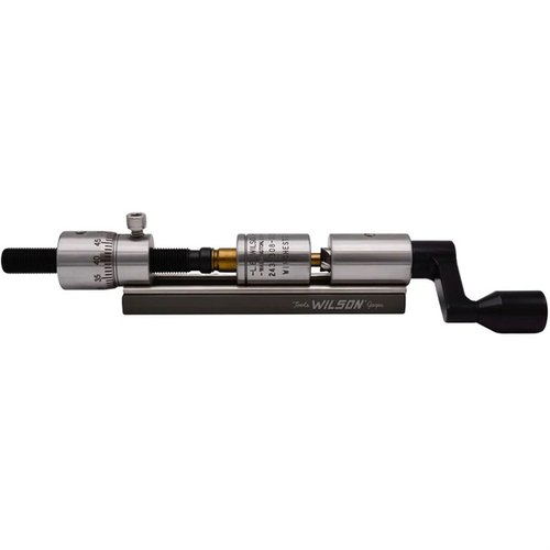 El trimmer L.E. WILSON con Micro Adjust y TiN Cutter ofrece ajustes precisos de longitud, durabilidad excepcional y resultados consistentes para recargadores serios.