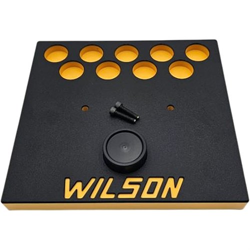La plataforma trimmer de L.E. WILSON sostiene hasta 9 case holders, incluye un bloque de golpeo integrado y es ligera y estable para facilitar tu recarga.