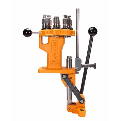 La prensa Lyman Brass Smith 8-Station Turret Press ofrece robustez, capacidad para dos juegos de 4-dies, y un sistema de alimentación de cebadores fácil de usar.