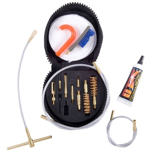 El sistema de limpieza profesional de OTIS es compacto y completo, ideal para limpiar pistolas de 9mm a .45, con herramientas de alta calidad en un estuche portátil.