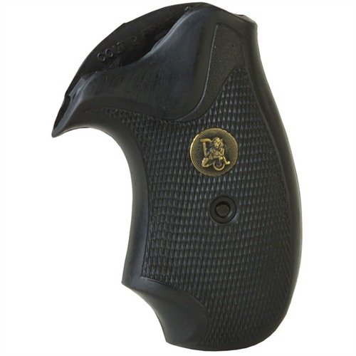 Las COMPAC GRIPS de PACHMAYR ofrecen un agarre antideslizante en cualquier condición, absorben el retroceso y cuentan con un diseño ergonómico para mayor seguridad.