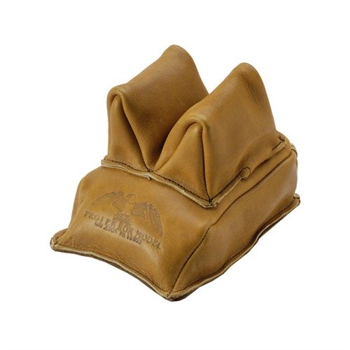 Disfruta de la estabilidad y precisión con la RABBIT EAR REAR BAG de PROTEKTOR, hecha de cuero de grano superior, ideal para el retroceso de tu rifle.