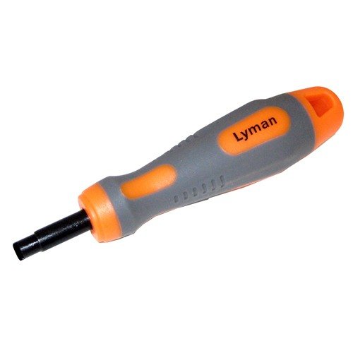 Los limpiadores de bolsillo de Lyman eliminan fácilmente los residuos de los cebadores con solo un par de giros, disponibles para rifle/pistola grande y pequeña.