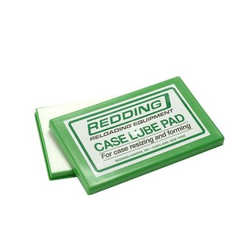 El kit de lube Redding incluye un lube pad antideslizante y 2 oz de lube original, ideal para facilitar el resizing y prolongar la vida de tus dies.