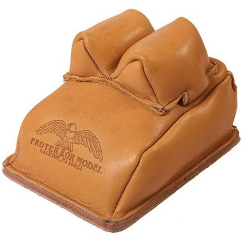Las bolsas traseras de perfil bajo de PROTEKTOR son ideales para diseños más cortos, con fondo grueso y construcción de cuero, ¡perfectas para mejorar tu precisión!