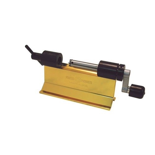 El Forster Case Trimmer es una herramienta versátil que permite recortar, deburrar y reaminar cartuchos con precisión, ¡ideal para tus necesidades de recarga!