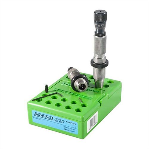 El set de dies Redding Type S Match Bushing permite un sizing completo con control preciso del cuello y un seating de balas que minimiza problemas de concentricidad.
