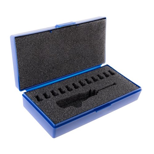 El estuche FLASH HOLE DEBUR KIT de Sinclair International almacena herramientas de desbarbado y hasta 12 pilotos, ideal para cartuchos del 22 al 45.
