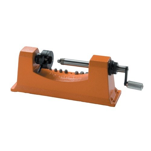 El trimmer de casos LYMAN es robusto, con cabezal de corte de carburo y nueve pilotes, ideal para recargas precisas y de alto volumen. ¡Precisión garantizada!