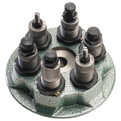 La TURRET PRESS de RCBS simplifica el recargado, permitiéndote elegir entre modo simple o progresivo, con una estructura robusta y fácil cambio de calibres.