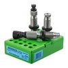 El Type S Match Bushing Neck Die Set de Redding incluye un die de sizing, un body die y un competition seating die, garantizando precisión y rendimiento en tus recargas.