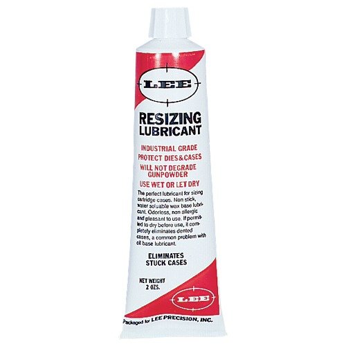 El RESIZING LUBRICANT de LEE PRECISION facilita el proceso de recarga, reduce la fricción y previene daños en los casquillos, asegurando un ajuste perfecto.