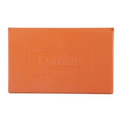 El Kit de Lubricación Lyman incluye un gran pad de 7½" x 4½", 2 oz. de Lyman Case Lube y un mango ergonómico para una lubricación rápida y fácil.