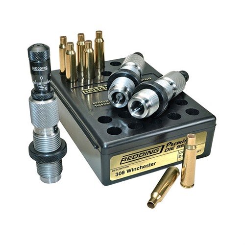 Los sets de dies Redding Premium Deluxe para 308 Winchester ofrecen precisión mejorada, con un botón de tamaño de carburo y un micrómetro para ajustar la profundidad de la bala.