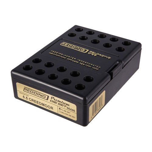 El set de dies Redding 6.5mm Creedmoor incluye un die de tamaño completo y un die de asiento con micrómetro, ideal para mejorar tu recarga sin accesorios adicionales.