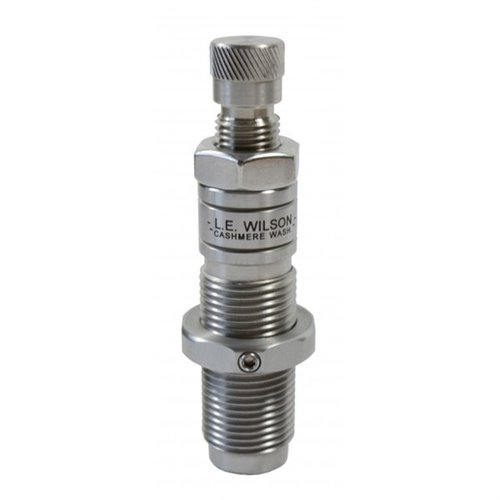 Con el Bushing Full Length Die de L.E. Wilson, podrás ajustar la tensión del cuello de la cápsula y mantener una precisión superior en tus recargas.