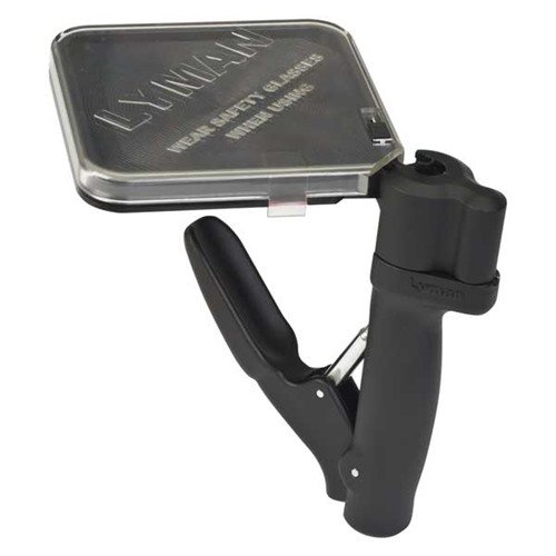 La herramienta de primado manual E-ZEE Prime de Lyman permite asentar los primers a mano, con bandejas anti-derrame y un mango ergonómico para mayor comodidad.