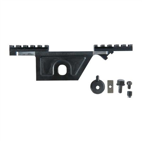 El SCOPE MOUNT de acero para M1A 4TH GEN de Springfield Armory ofrece una sujeción robusta y precisa para tu óptica, ideal para mejorar tu puntería en .308.