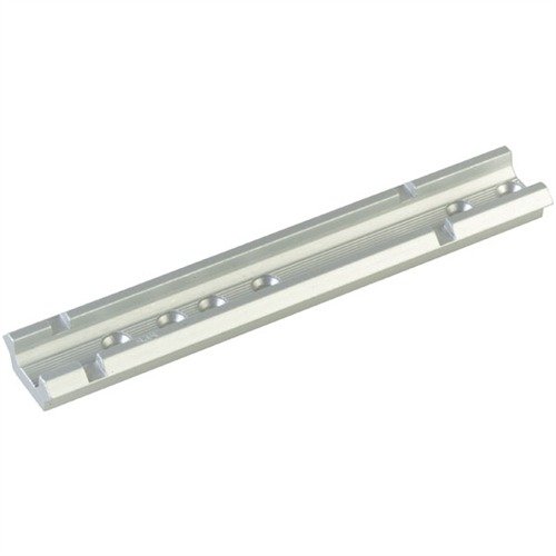 Las bases de aluminio WEAVER son ligeras y se adaptan a rifles, escopetas y pistolas, ideales para mejorar tu precisión y rendimiento en el tiro.